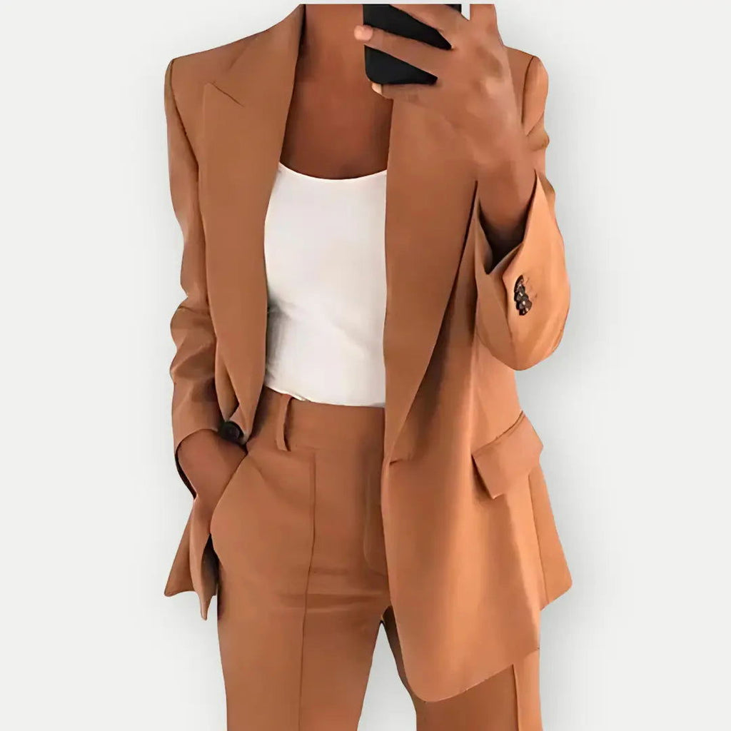 Stylish blazer and trouser set for women
