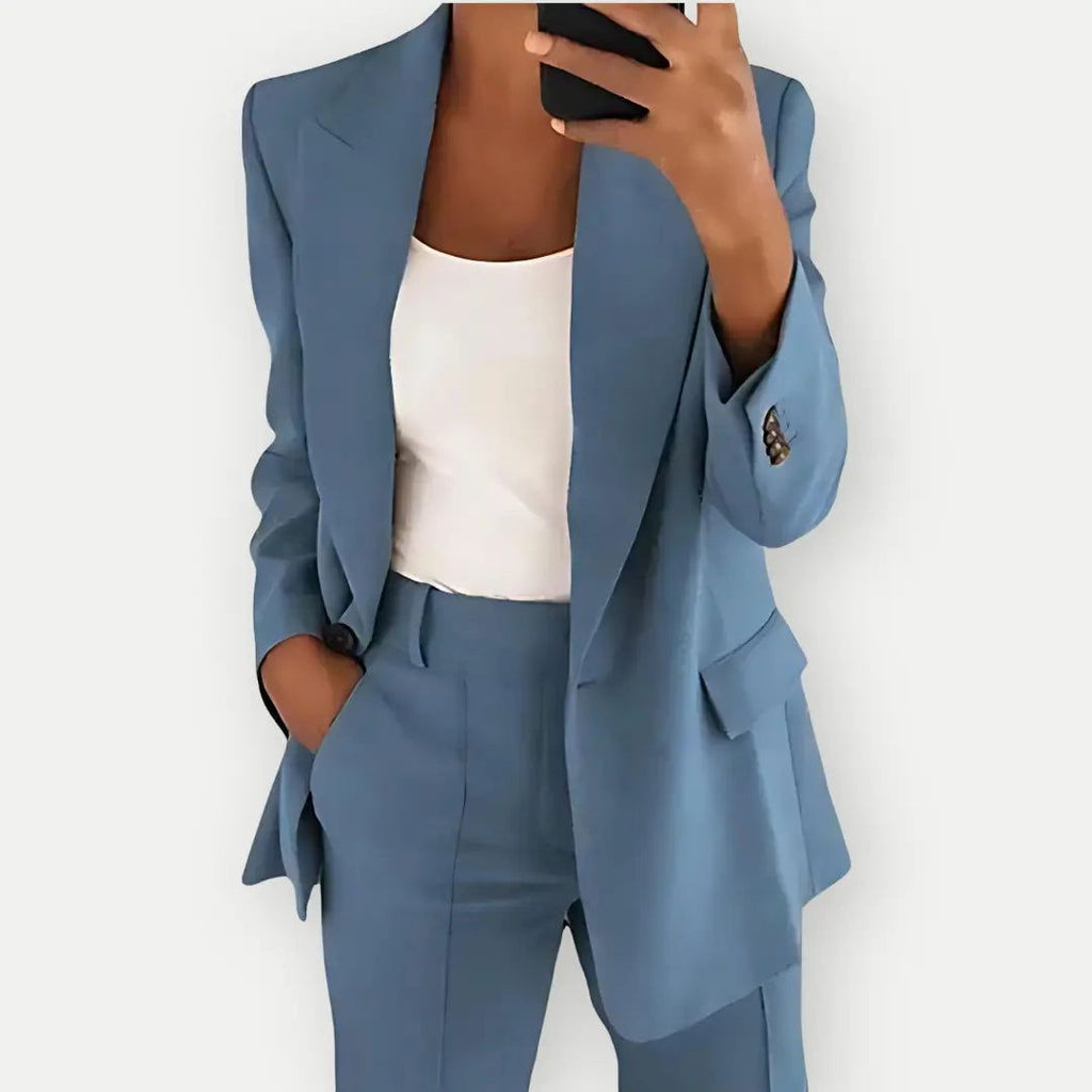 Stylish blazer and trouser set for women