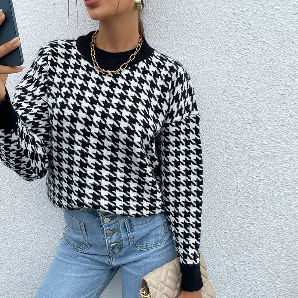 Women’s Pullover Sweater – Relaxed Fit – Houndstooth Knit – Ribbed Crew Neckline